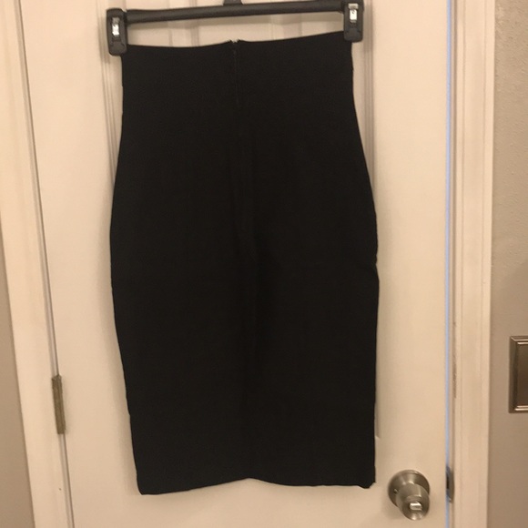Black pencil skirt with Leopard print pin stripe and buttons. - Picture 8 of 14